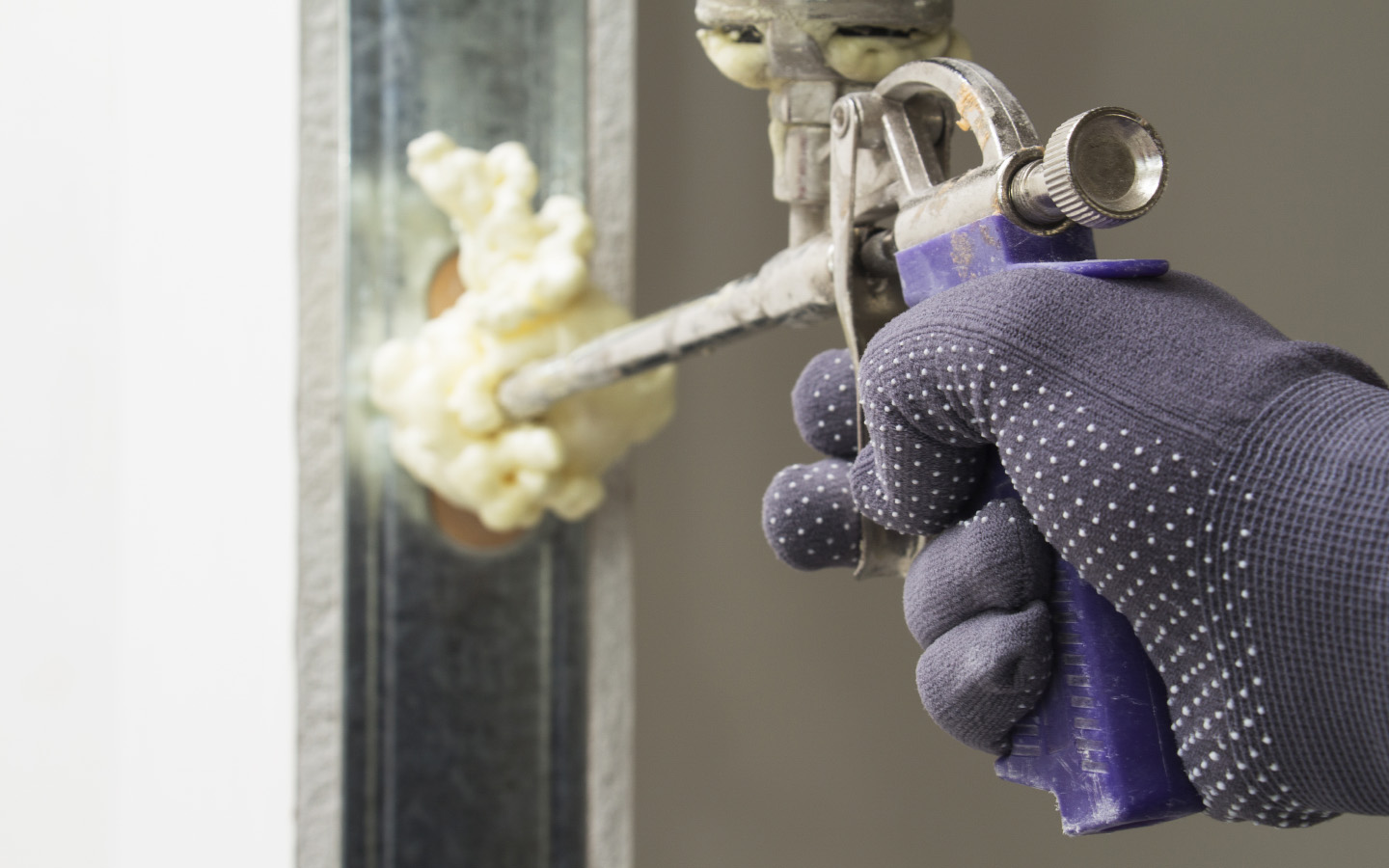 Spray Foam Insulation Types, Uses & Rates Zameen Blog