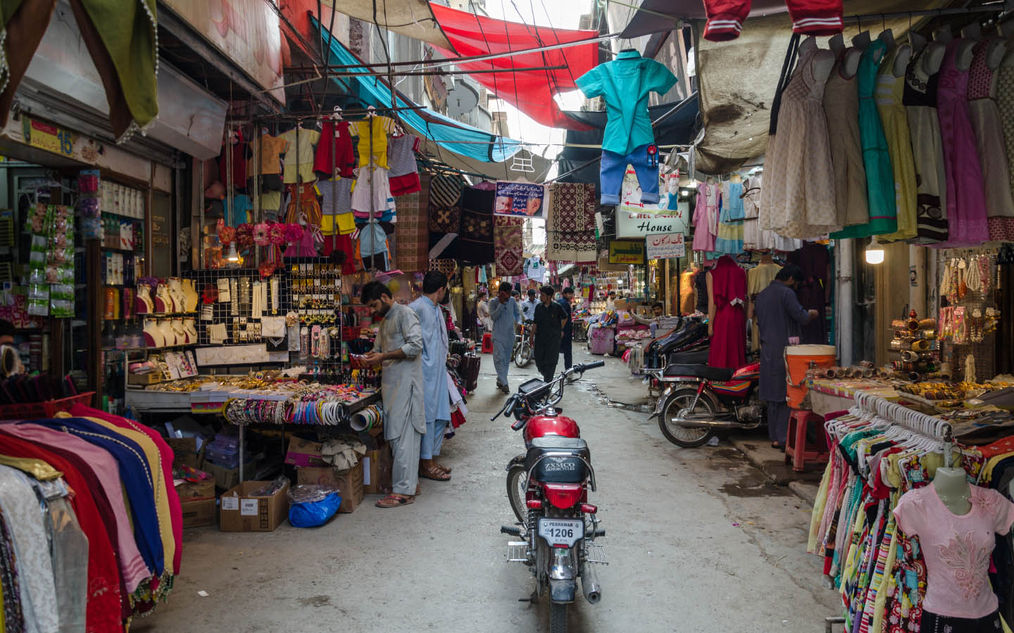 Best Bargaining Tips for Pakistani Shoppers Zameen Blog