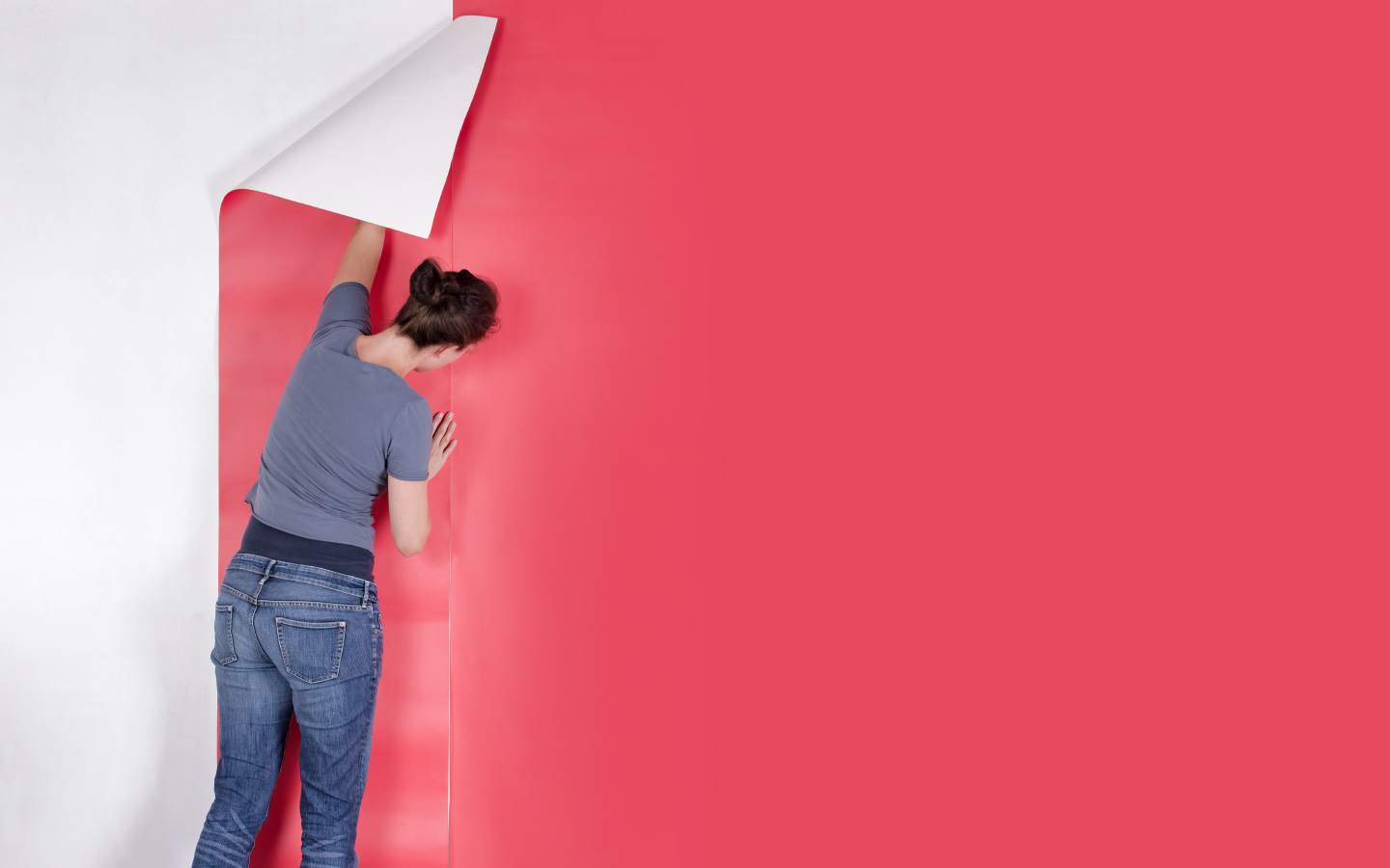 A Beginner’s Guide on How to Wallpaper a Room Zameen Blog