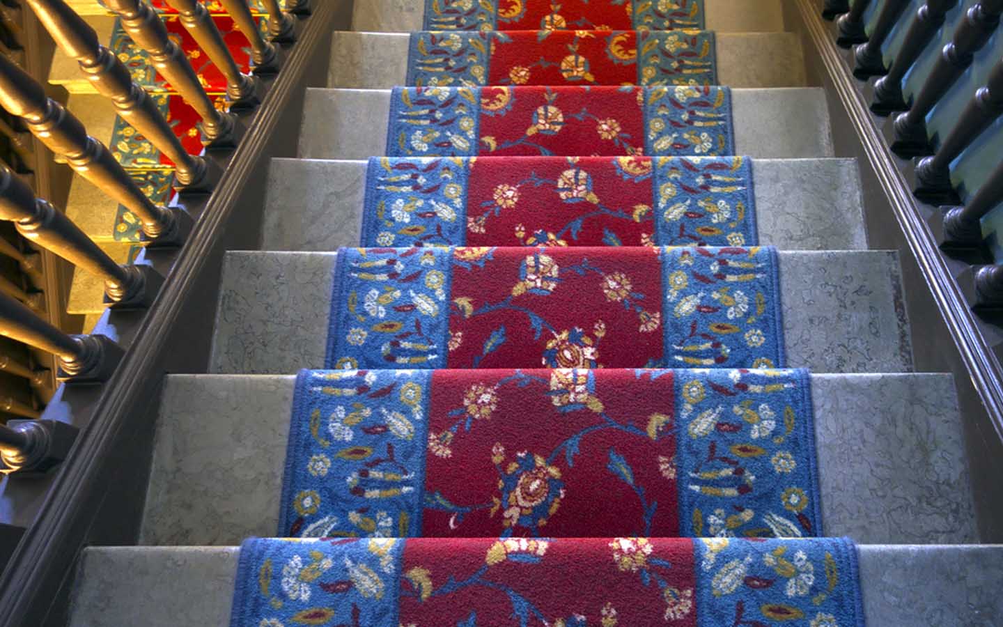 A DIY Guide on How to Install Carpet on Stairs Zameen Blog