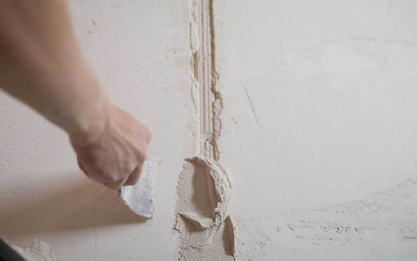 How to Fix Cracks in the Ceiling Zameen Blog