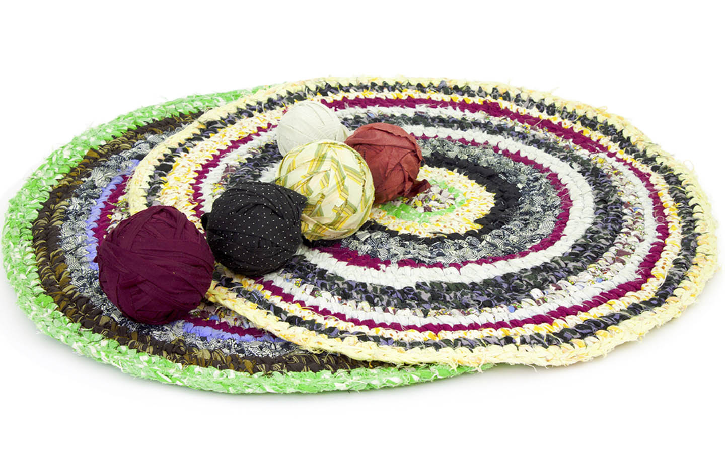How to Make a Homemade Rug from Scratch Zameen Blog
