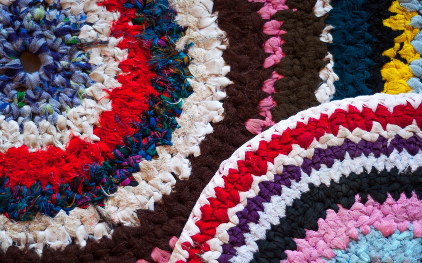 How to Make a Homemade Rug from Scratch Zameen Blog