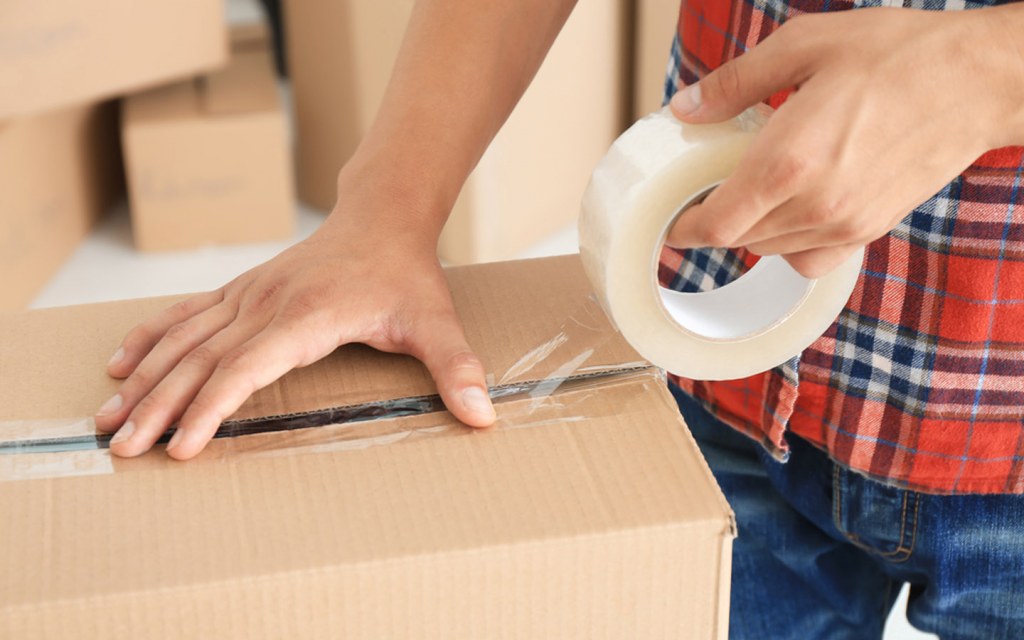 Sealing a moving box