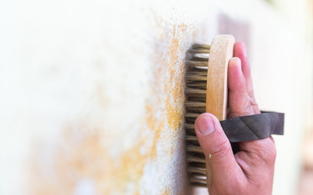 Cleaning a textured wall