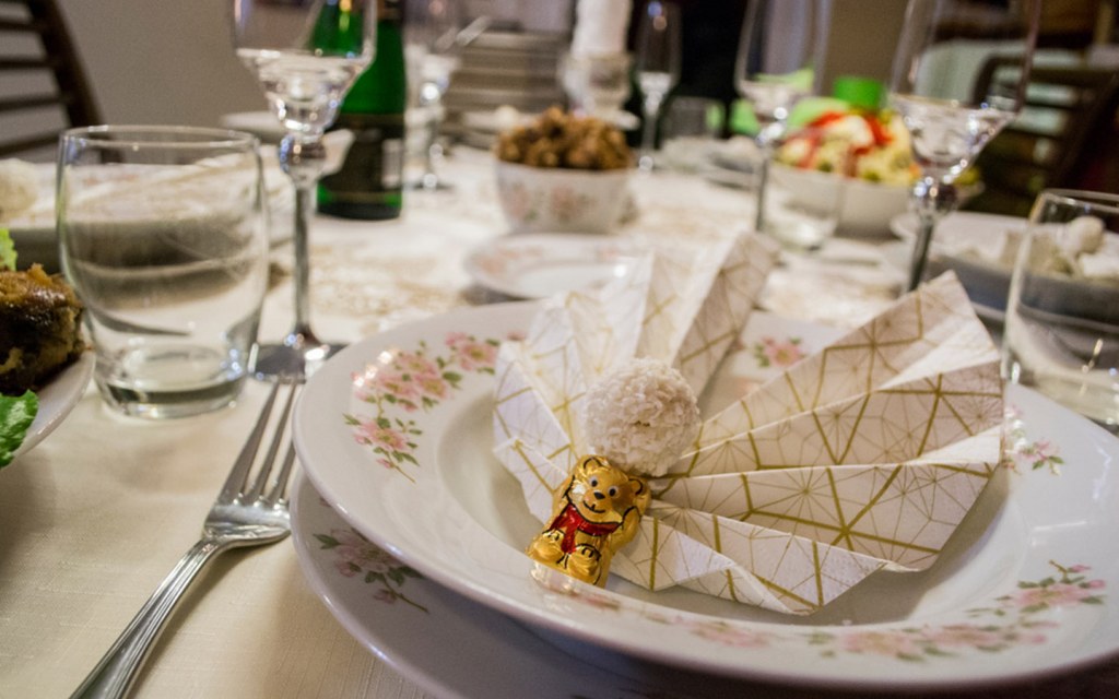 fancy dinner party table