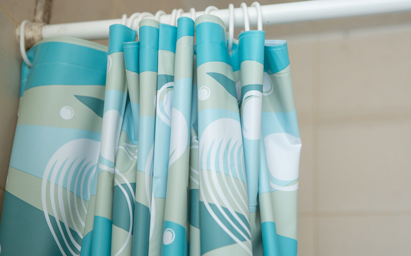Types of Shower Curtains & How to Choose the Right One? Zameen Blog
