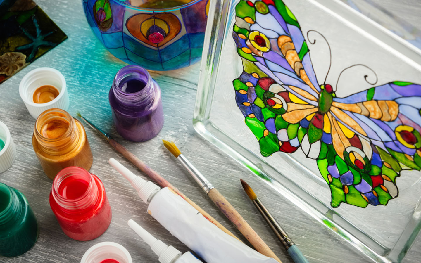 How to Use Stained Glass in Your Home’s Décor? Zameen Blog
