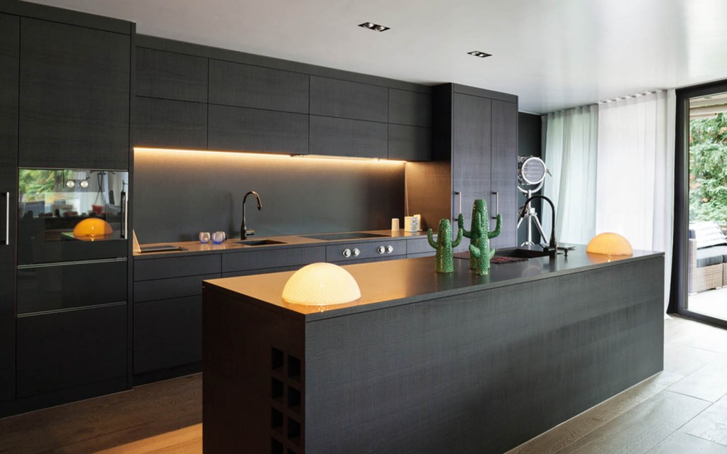 Black kitchen islands bear a modern look