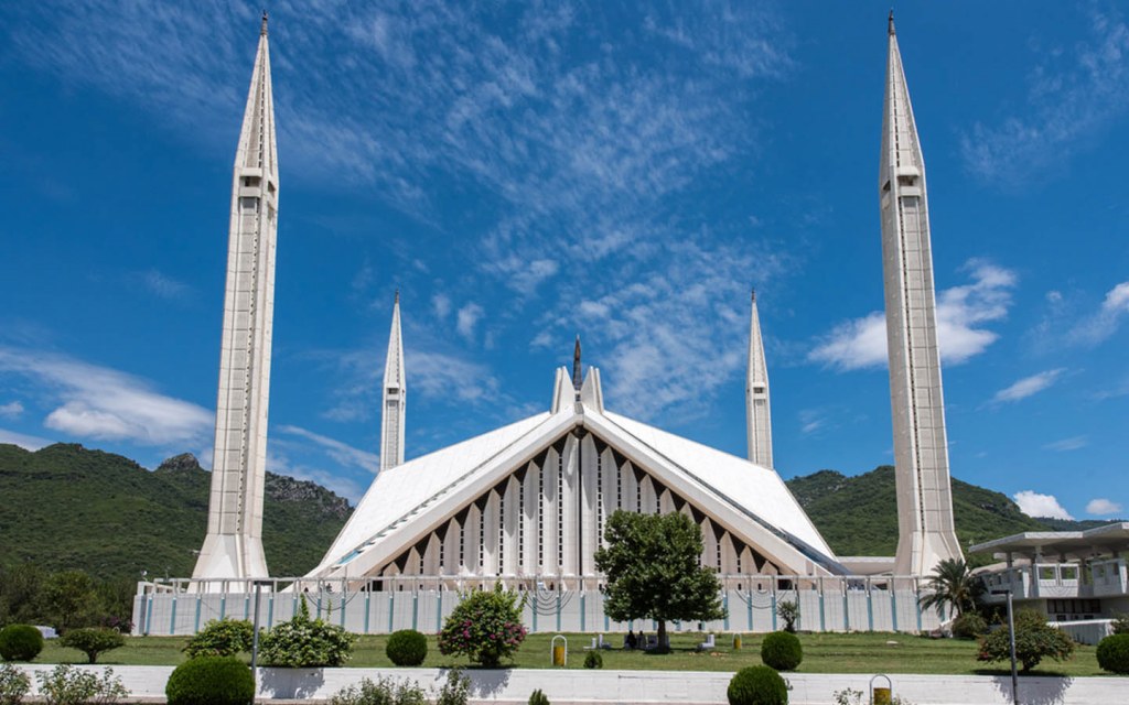 Who gifted Faisal Mosque to Pakistan?