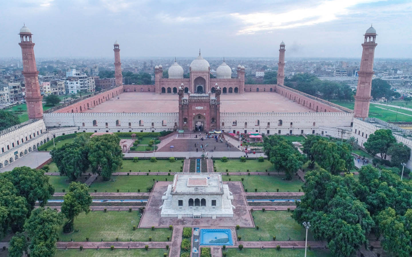 Badshahi Mosque, Lahore Timings, Ticket Price & More! Zameen Blog