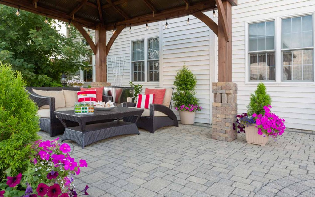 difference between a porch, balcony, veranda, and patio