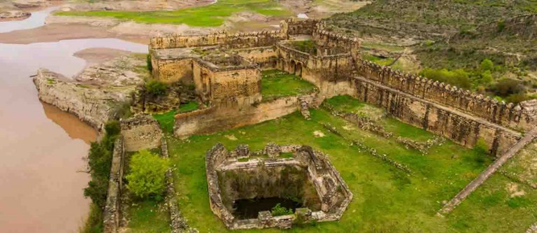 A Guide To Visiting Ramkot Fort In Azad Kashmir Zameen Blog