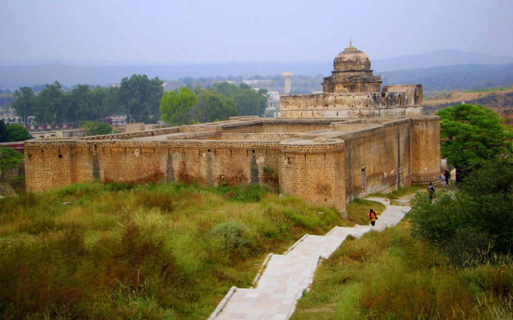 You can trail Nandana Fort via Al Beruni Radius