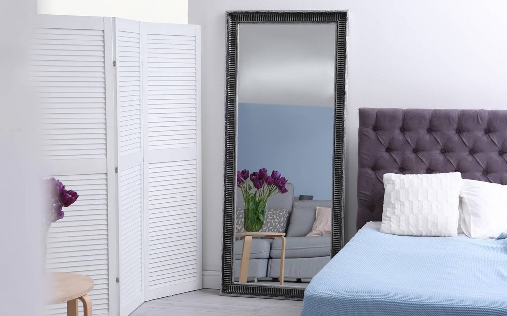 mirrors in bedroom