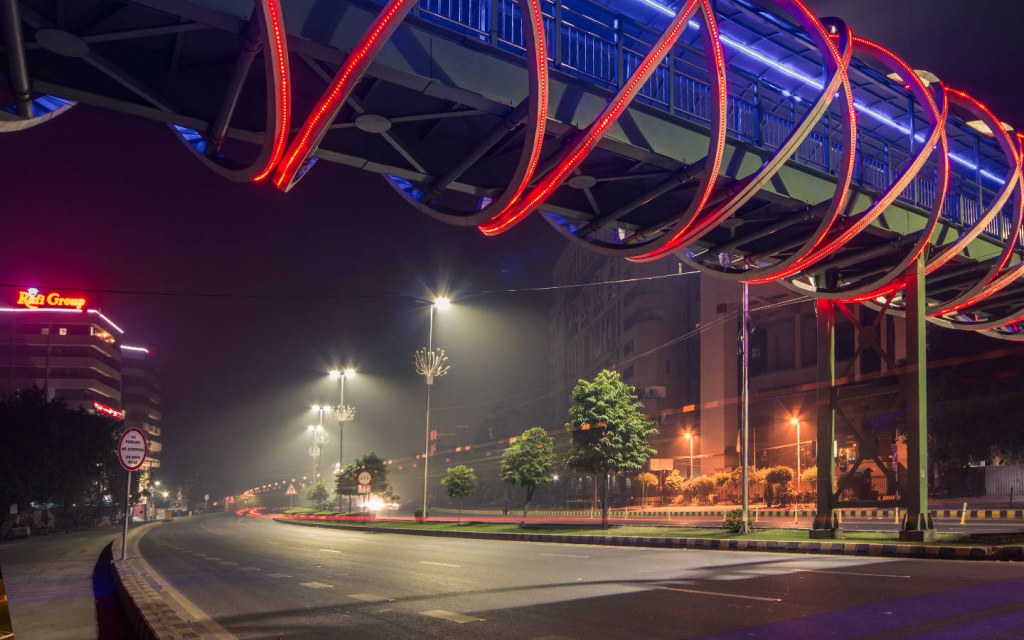 signal free corridor of main boulevard gulberg