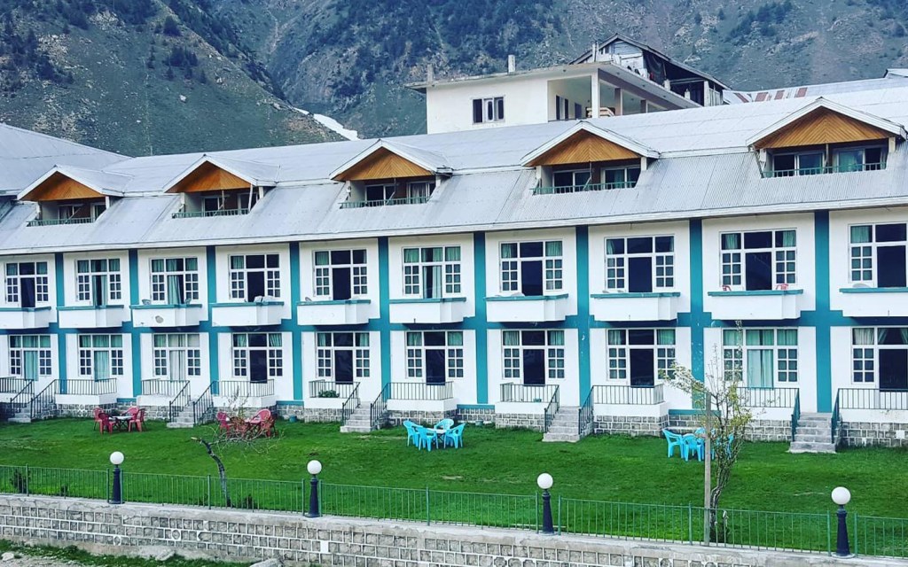 Pine Top Hotels Naran offer comfortable rooms